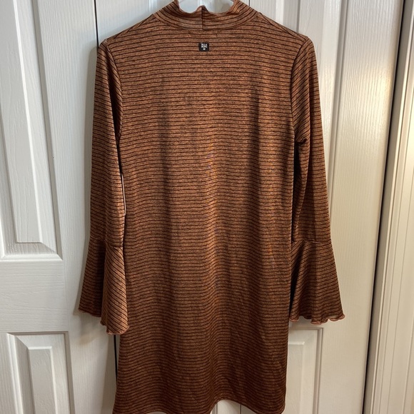 Billabong size M brown and black striped bell sleeve dress new with tag - Picture 11 of 12